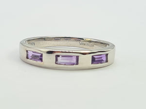 8038: Vintage: Rare 9ct White Gold lilac Amethyst Stacker/ Dress Ring, crisp, demure, geometric set