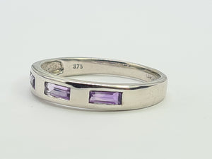 8038: Vintage: Rare 9ct White Gold lilac Amethyst Stacker/ Dress Ring, crisp, demure, geometric set