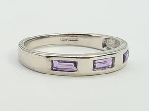 8038: Vintage: Rare 9ct White Gold lilac Amethyst Stacker/ Dress Ring, crisp, demure, geometric set