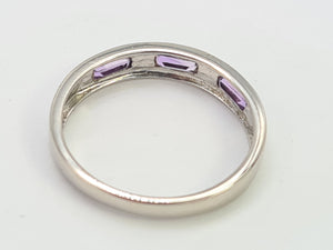 8038: Vintage: Rare 9ct White Gold lilac Amethyst Stacker/ Dress Ring, crisp, demure, geometric set