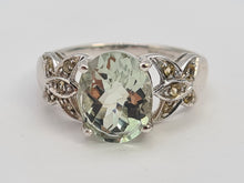 Load image into Gallery viewer, A8115:   Vintage: 9ct White Gold Mint Green Quartz 10 Peridots Cocktail Ring- crisp, green, sparkling
