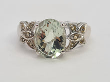 Load image into Gallery viewer, A8115:   Vintage: 9ct White Gold Mint Green Quartz 10 Peridots Cocktail Ring- crisp, green, sparkling
