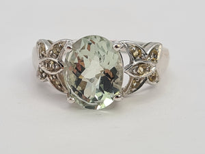 A8115:   Vintage: 9ct White Gold Mint Green Quartz 10 Peridots Cocktail Ring- crisp, green, sparkling