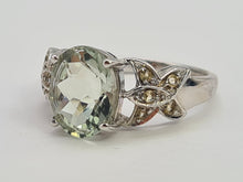 Load image into Gallery viewer, A8115:   Vintage: 9ct White Gold Mint Green Quartz 10 Peridots Cocktail Ring- crisp, green, sparkling
