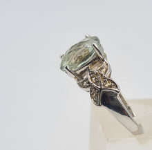 Load image into Gallery viewer, A8115:   Vintage: 9ct White Gold Mint Green Quartz 10 Peridots Cocktail Ring- crisp, green, sparkling
