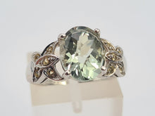 Load image into Gallery viewer, A8115:   Vintage: 9ct White Gold Mint Green Quartz 10 Peridots Cocktail Ring- crisp, green, sparkling
