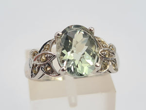 A8115:   Vintage: 9ct White Gold Mint Green Quartz 10 Peridots Cocktail Ring- crisp, green, sparkling