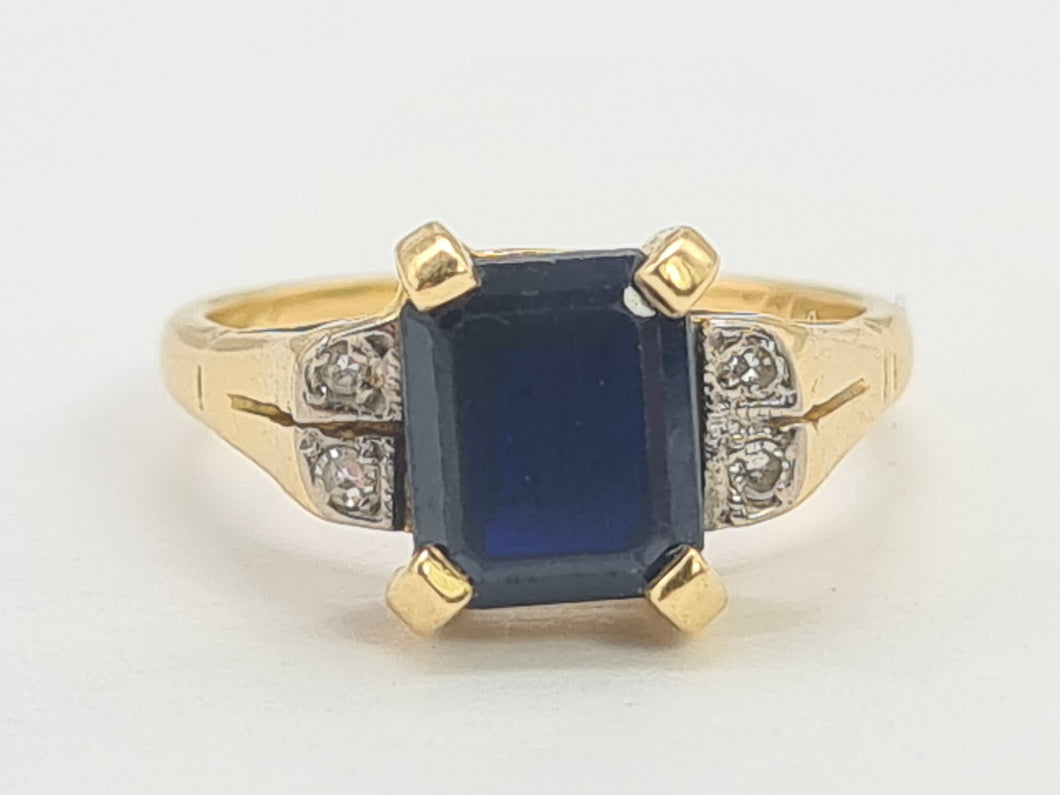 A8166: Vintage: 18ct Gold Emerald Cut Royal Blue Sapphire Diamonds Dress Ring- lovely symmetry