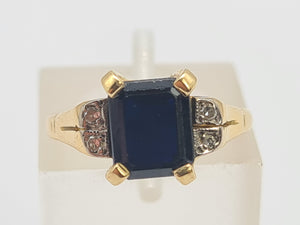 A8166: Vintage: 18ct Gold Emerald Cut Royal Blue Sapphire Diamonds Dress Ring- lovely symmetry