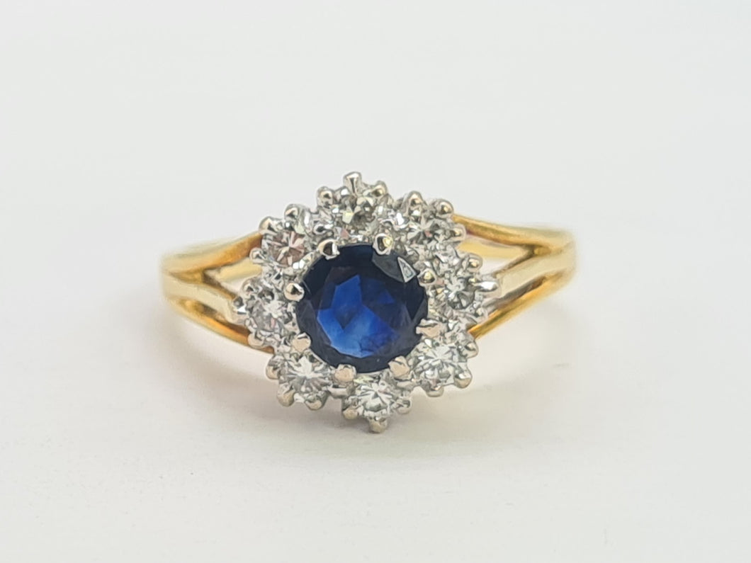 A8167: Vintage: 18ct Gold French Blue Sapphire  Diamonds Cluster Ring- elegant, sparkling statement 