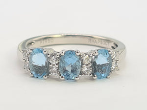 8171: Vintage; Exquisite Platinum Aquamarines Diamonds Ring- The presence of beauty- a wonderful combination&nbsp;