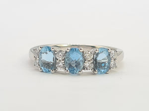 8171: Vintage; Exquisite Platinum Aquamarines Diamonds Ring- The presence of beauty- a wonderful combination&nbsp;