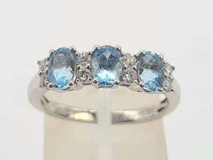 8171: Vintage; Exquisite Platinum Aquamarines Diamonds Ring- The presence of beauty- a wonderful combination&nbsp;