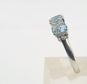 8171: Vintage; Exquisite Platinum Aquamarines Diamonds Ring- The presence of beauty- a wonderful combination&nbsp;