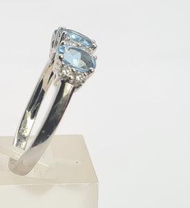 8171: Vintage; Exquisite Platinum Aquamarines Diamonds Ring- The presence of beauty- a wonderful combination&nbsp;