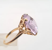 Load image into Gallery viewer, A8176: Vintage: Large (15ct) Lilac Amethyst 9ct Gold Cocktail Ring- Hallmarked in 1967
