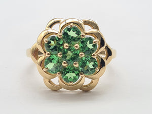 A8182-Vintage: 9ct Gold Green 7 Diopsides Cluster Ring