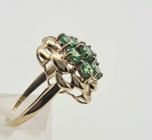 A8182-Vintage: 9ct Gold Green 7 Diopsides Cluster Ring