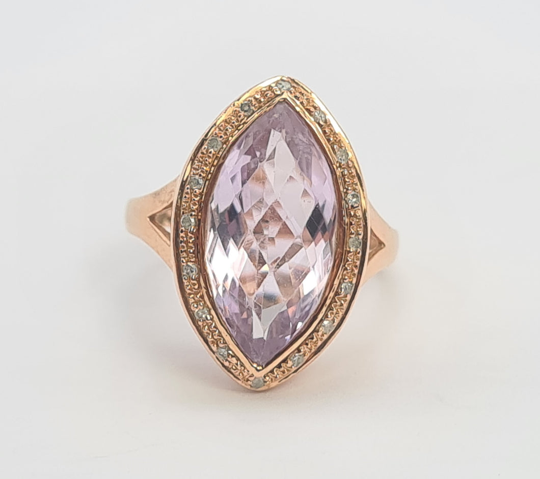 A8192: Vintage: 9ct Gold Lilac Amethyst Navette Set Cocktail Ring