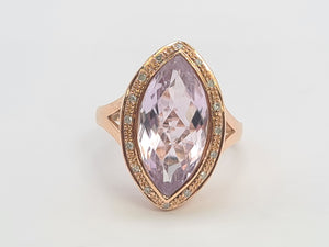 A8192: Vintage: 9ct Gold Lilac Amethyst Navette Set Cocktail Ring