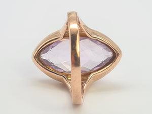 A8192: Vintage: 9ct Gold Lilac Amethyst Navette Set Cocktail Ring