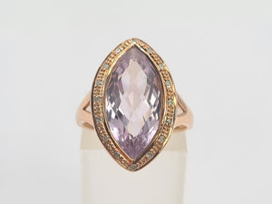 A8192: Vintage: 9ct Gold Lilac Amethyst Navette Set Cocktail Ring