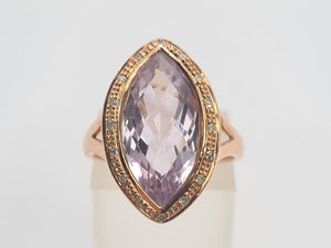 A8192: Vintage: 9ct Gold Lilac Amethyst Navette Set Cocktail Ring