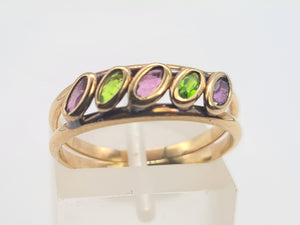 8199: Vintage: 9ct Gold Pink Spinels Peridot Stacker/ Dress Ring