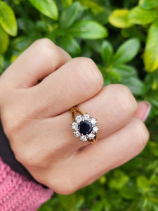 A8167: Vintage: 18ct Gold French Blue Sapphire&nbsp; Diamonds Cluster Ring- elegant, sparkling statement&nbsp;