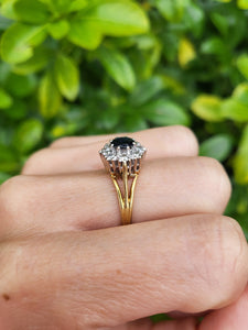 A8167: Vintage: 18ct Gold French Blue Sapphire&nbsp; Diamonds Cluster Ring- elegant, sparkling statement&nbsp;