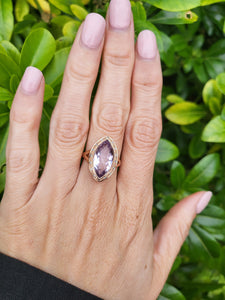 A8192: Vintage: 9ct Gold Lilac Amethyst Navette Set Cocktail Ring