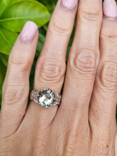 Load image into Gallery viewer, A8115:   Vintage: 9ct White Gold Mint Green Quartz 10 Peridots Cocktail Ring- crisp, green, sparkling
