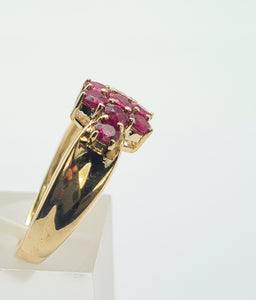 8217: Vintage: 9ct Gold 9 Rich Red Rubies Geometric Set Ring