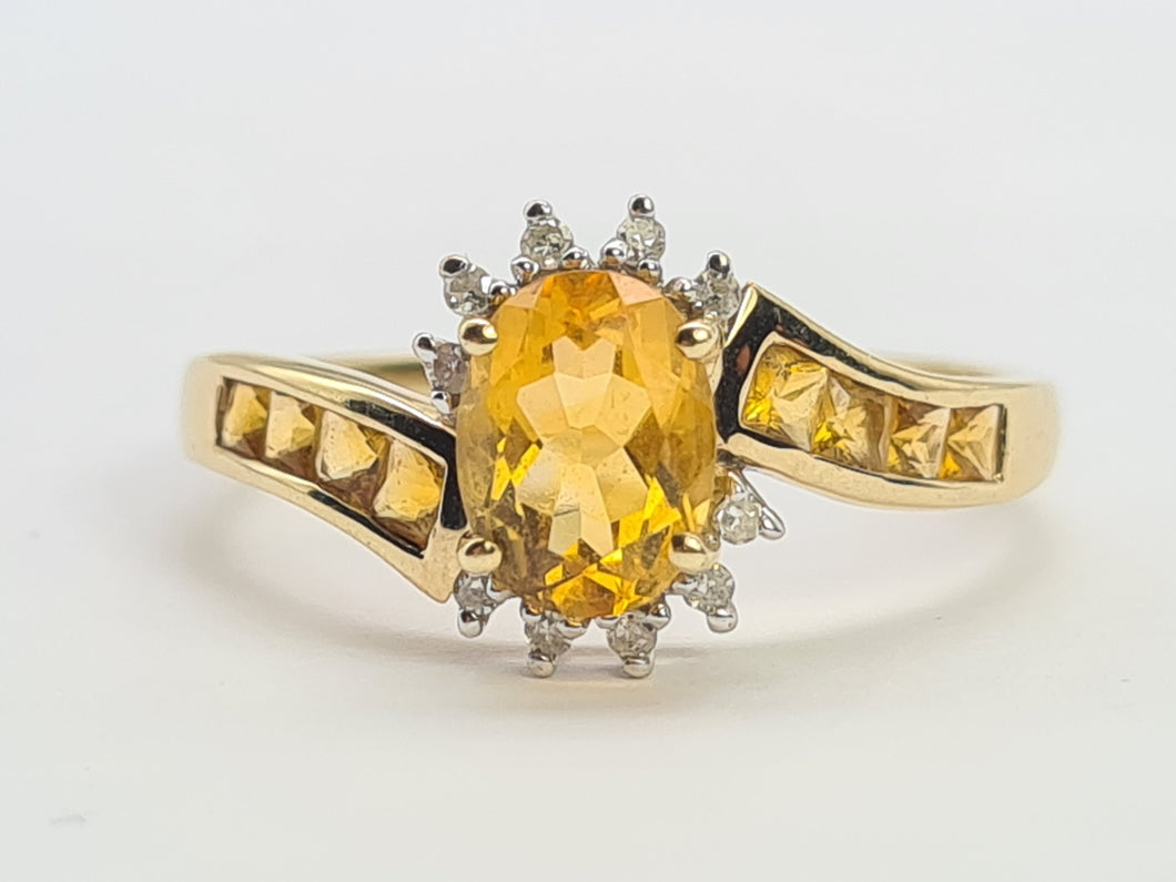 8224: Vintage 9ct Gold 9 Lemon/Orange Citrines 10 Round Cut Diamonds Ring