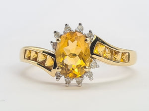 8224: Vintage 9ct Gold 9 Lemon/Orange Citrines 10 Round Cut Diamonds Ring