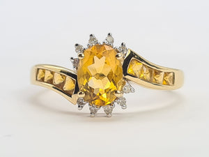 8224: Vintage 9ct Gold 9 Lemon/Orange Citrines 10 Round Cut Diamonds Ring