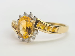 8224: Vintage 9ct Gold 9 Lemon/Orange Citrines 10 Round Cut Diamonds Ring