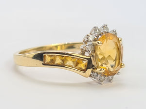 8224: Vintage 9ct Gold 9 Lemon/Orange Citrines 10 Round Cut Diamonds Ring