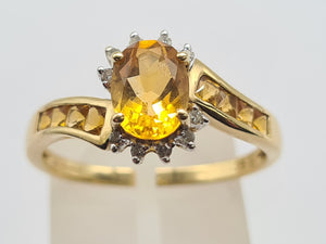 8224: Vintage 9ct Gold 9 Lemon/Orange Citrines 10 Round Cut Diamonds Ring