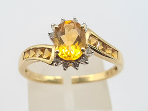 8224: Vintage 9ct Gold 9 Lemon/Orange Citrines 10 Round Cut Diamonds Ring