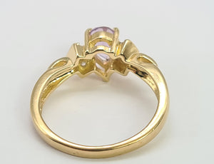 8240: Vintage: 9ct Gold Lilac Amethyst Diamonds Love Heart Ring