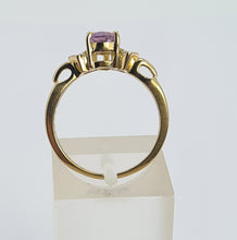 Load image into Gallery viewer, 8240: Vintage: 9ct Gold Lilac Amethyst Diamonds Love Heart Ring
