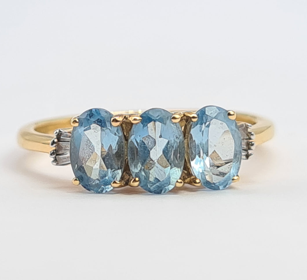 6127: Vintage: 18ct Gold Blue Aquamarines Baguette Cut Diamonds Dress Ring- eye candy