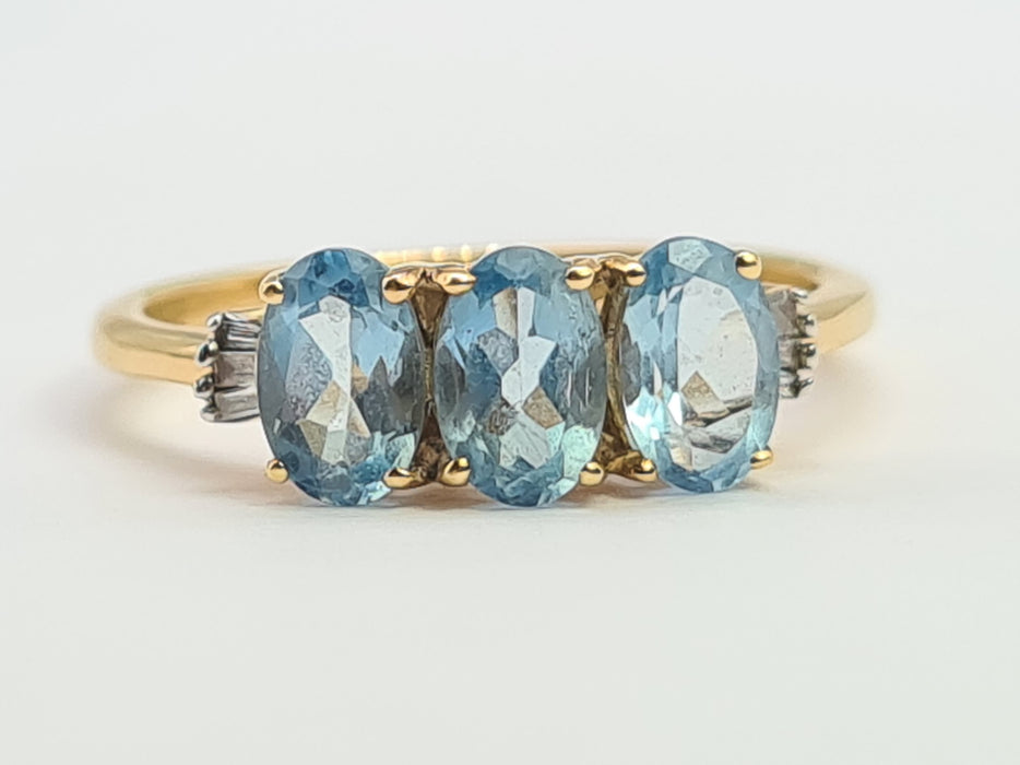 6127: Vintage: 18ct Gold Blue Aquamarines Baguette Cut Diamonds Dress Ring
