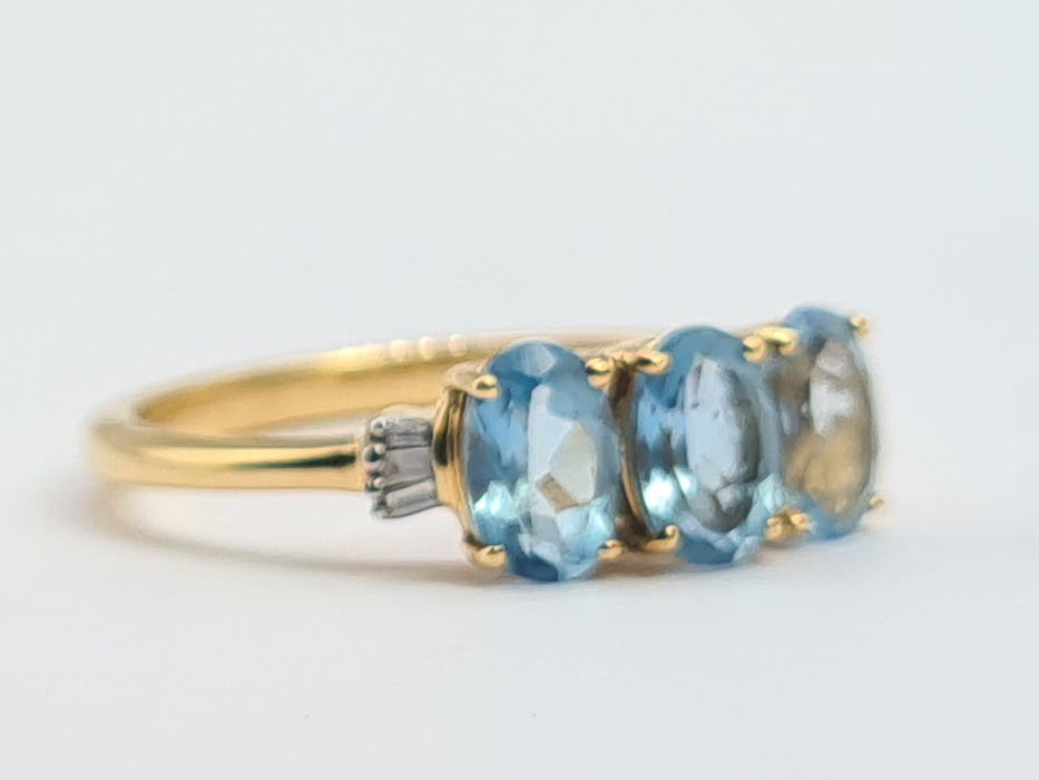 6127: Vintage: 18ct Gold Blue Aquamarines Baguette Cut Diamonds Dress Ring