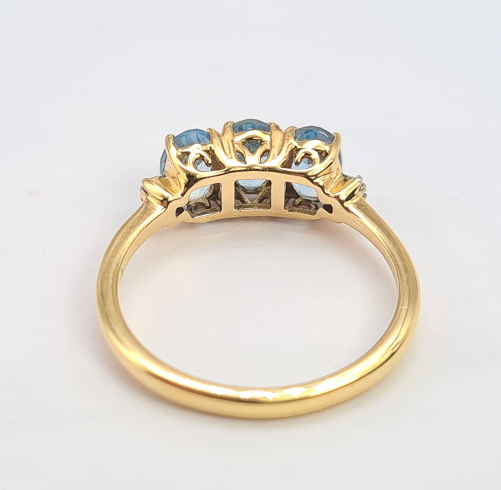 6127: Vintage: 18ct Gold Blue Aquamarines Baguette Cut Diamonds Dress Ring