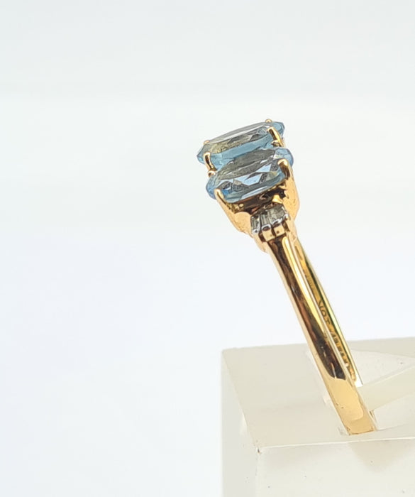 6127: Vintage: 18ct Gold Blue Aquamarines Baguette Cut Diamonds Dress Ring