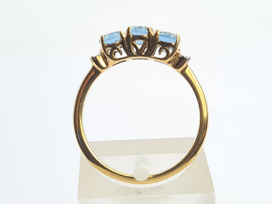 6127: Vintage: 18ct Gold Blue Aquamarines Baguette Cut Diamonds Dress Ring