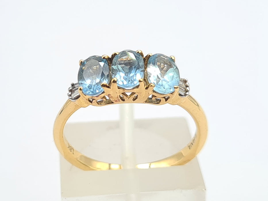 6127: Vintage: 18ct Gold Blue Aquamarines Baguette Cut Diamonds Dress Ring