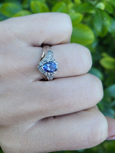 8133: Vintage: 9crt White Gold Vibrant Blue Tanzanite 20 Diamonds Dress Ring- lovely combination